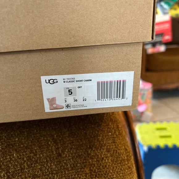 Women’s Baby pink uggs with charm - Picture 6 of 7